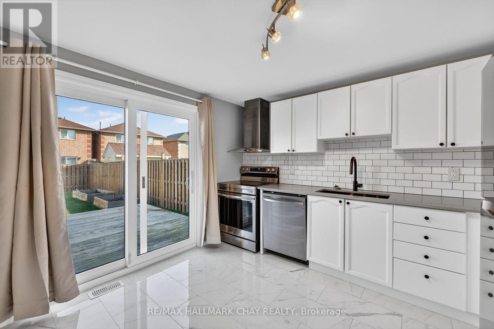 37 Majesty Boulevard, Barrie (Innis-Shore), Ontario  L4M 7K3 - Photo 11 - S13037744