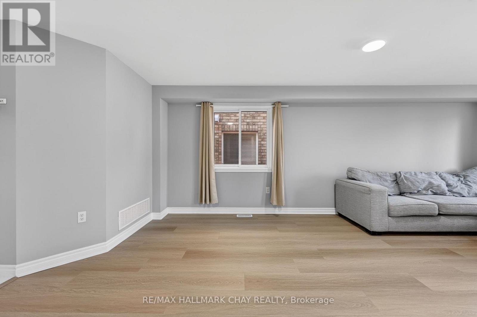 37 Majesty Boulevard, Barrie (Innis-Shore), Ontario  L4M 7K3 - Photo 13 - S13037744