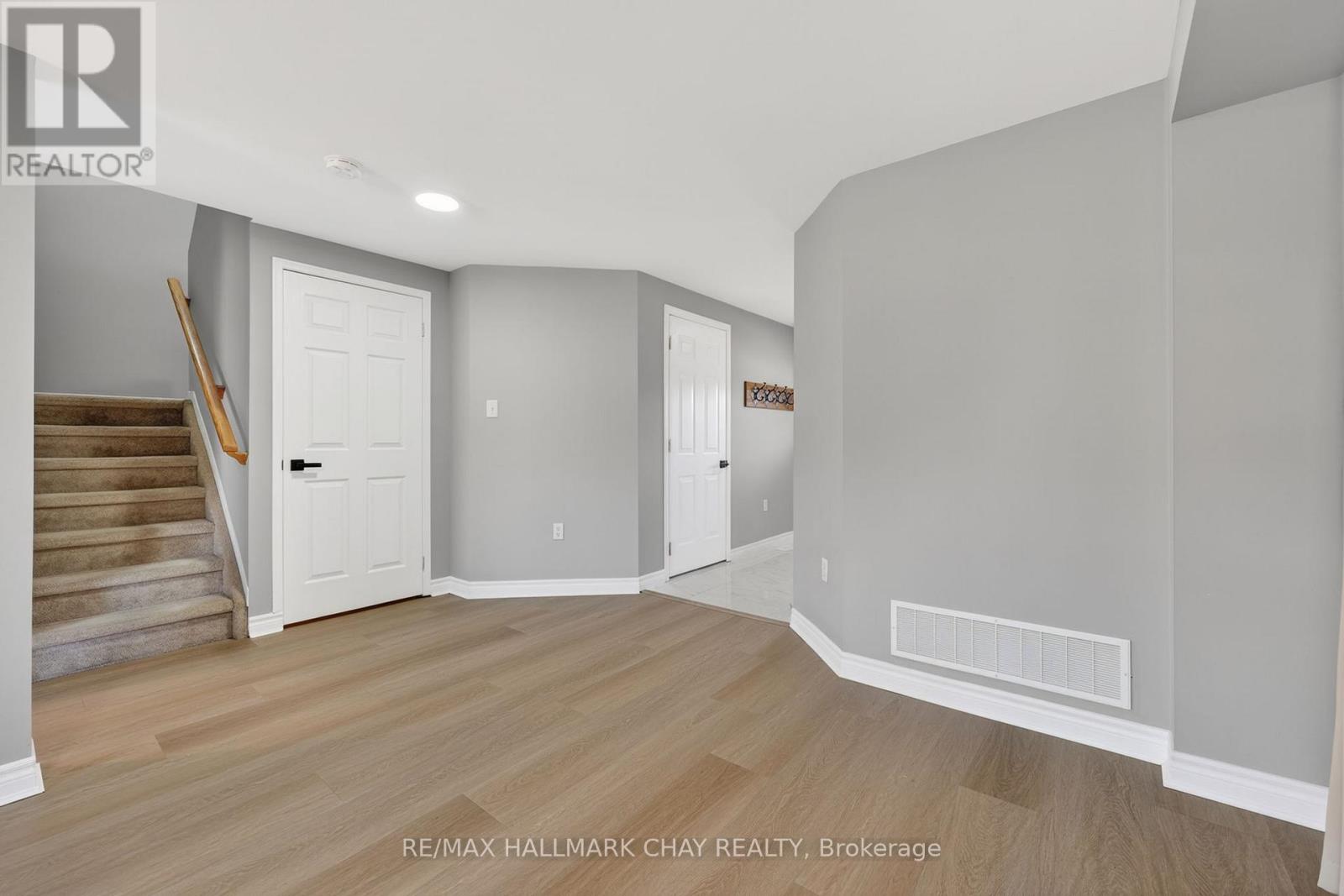 37 Majesty Boulevard, Barrie (Innis-Shore), Ontario  L4M 7K3 - Photo 14 - S13037744