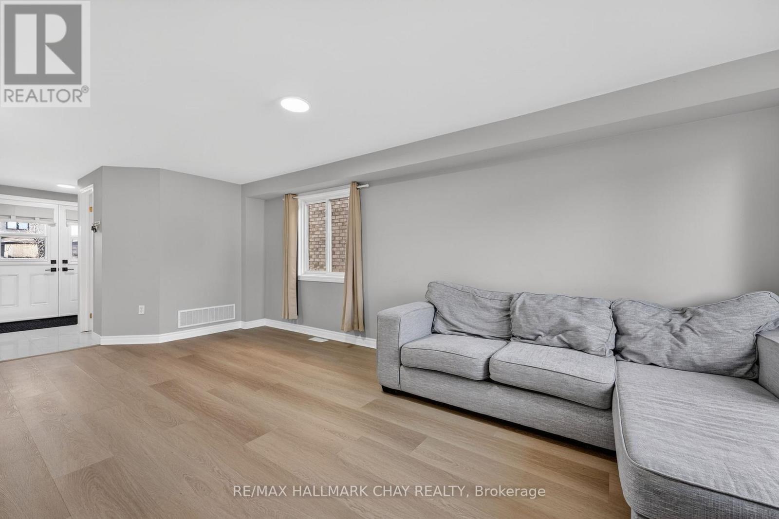 37 Majesty Boulevard, Barrie (Innis-Shore), Ontario  L4M 7K3 - Photo 17 - S13037744