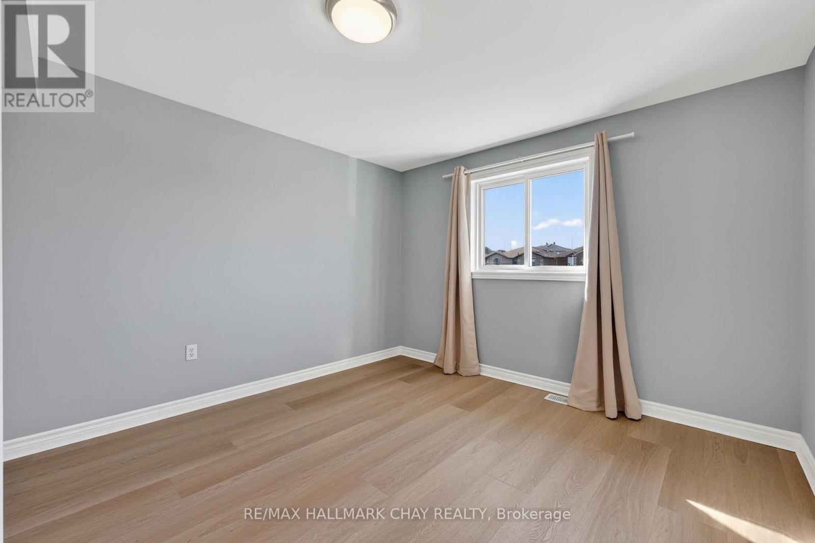 37 Majesty Boulevard, Barrie (Innis-Shore), Ontario  L4M 7K3 - Photo 25 - S13037744