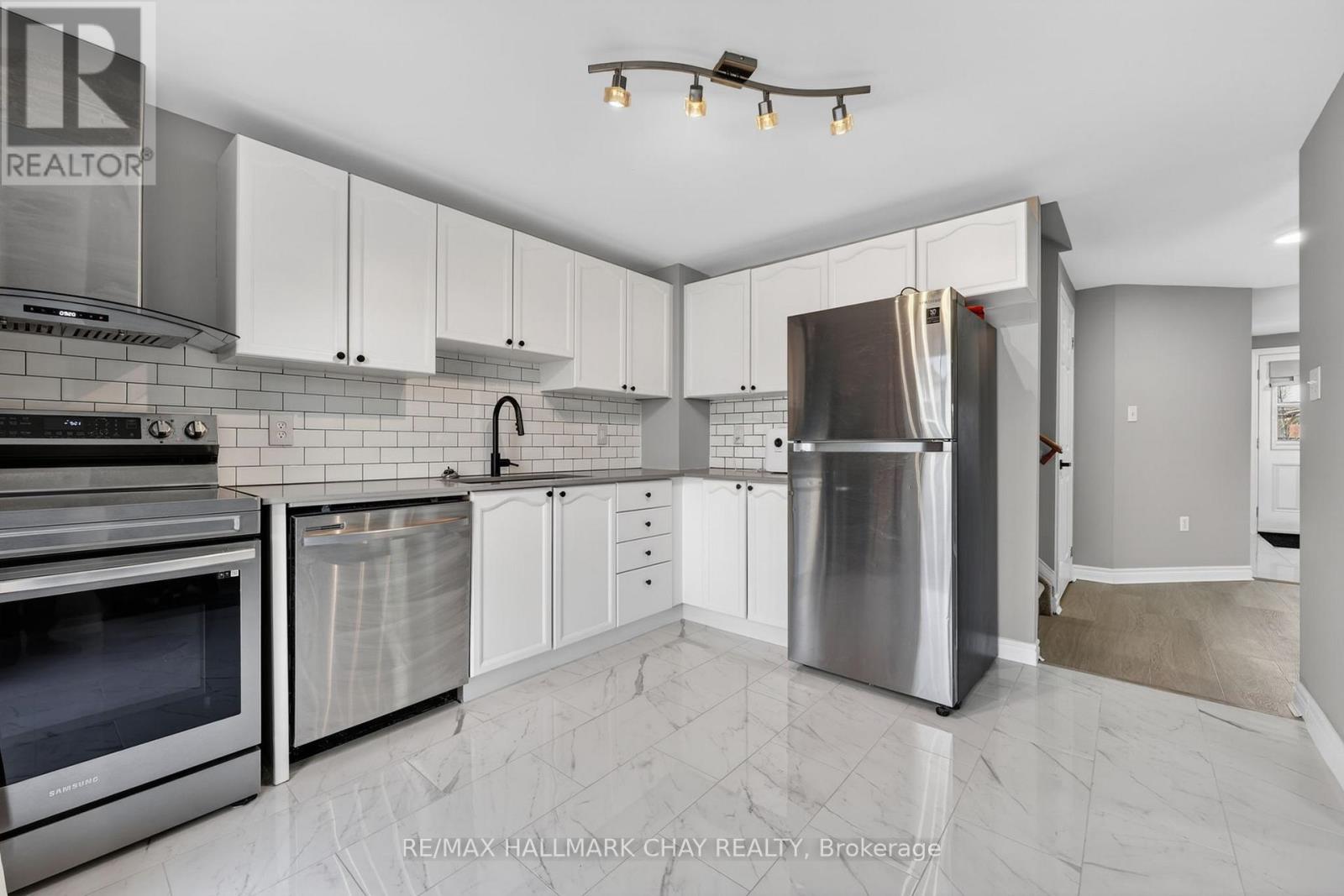 37 Majesty Boulevard, Barrie (Innis-Shore), Ontario  L4M 7K3 - Photo 9 - S13037744