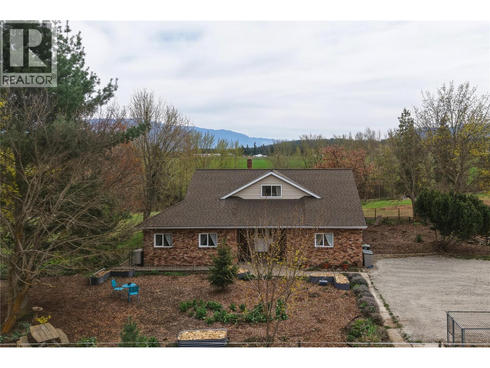 5271 Pyott Road, Spallumcheen, British Columbia  V4Y 0M6 - Photo 2 - 10380489