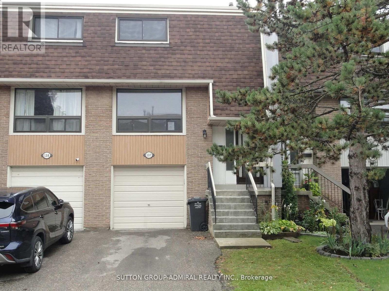 137 Ashton Crescent, Brampton, Ontario  L6S 3J9 - Photo 2 - W13037776