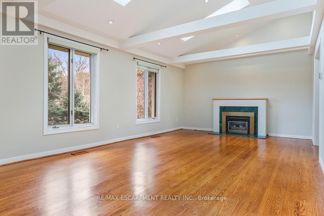 1443 Birchwood Drive, Mississauga, Ontario  L5J 1T3 - Photo 4 - W13037786