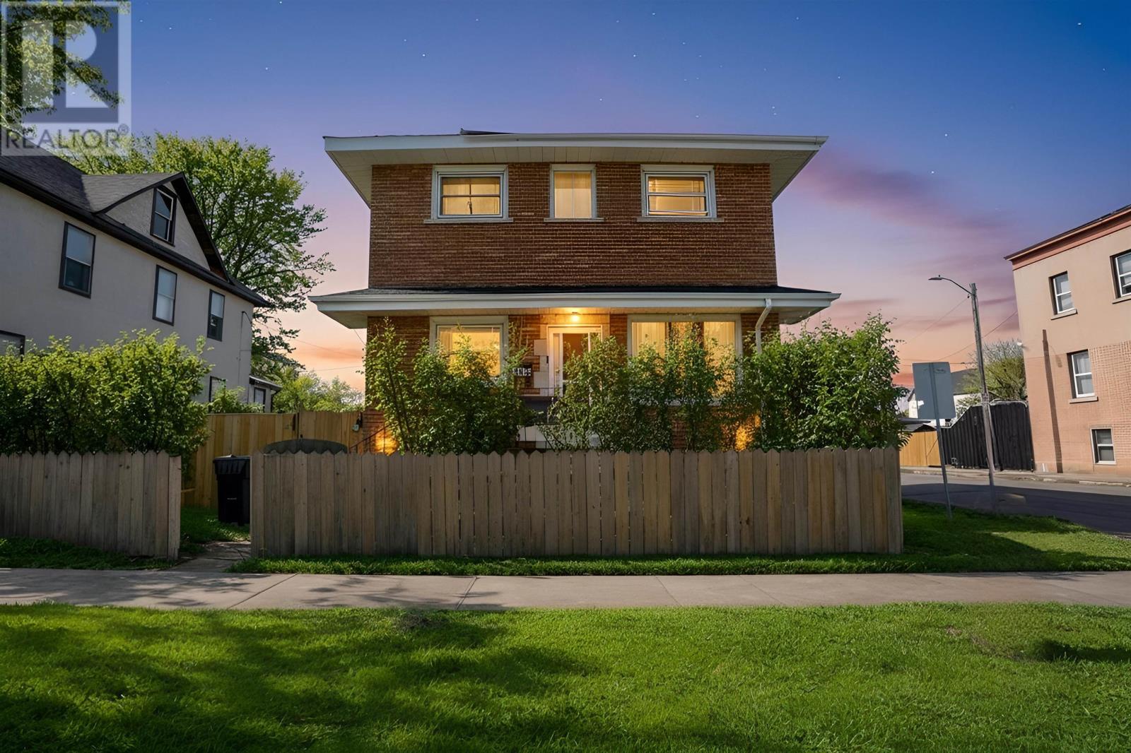 138 Rowand ST, Thunder Bay, Ontario