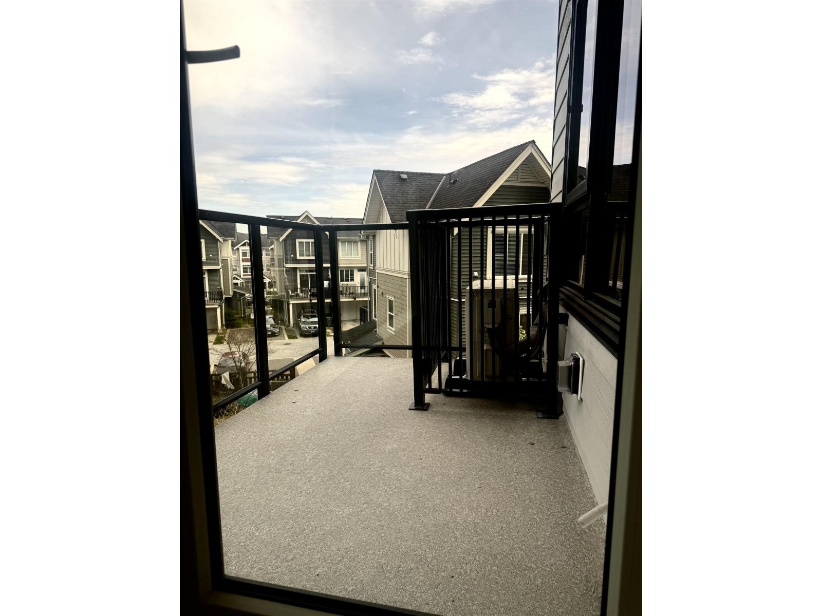 303 15739 Fraser Highway, Surrey, British Columbia  V4N 6Y4 - Photo 9 - R3110527