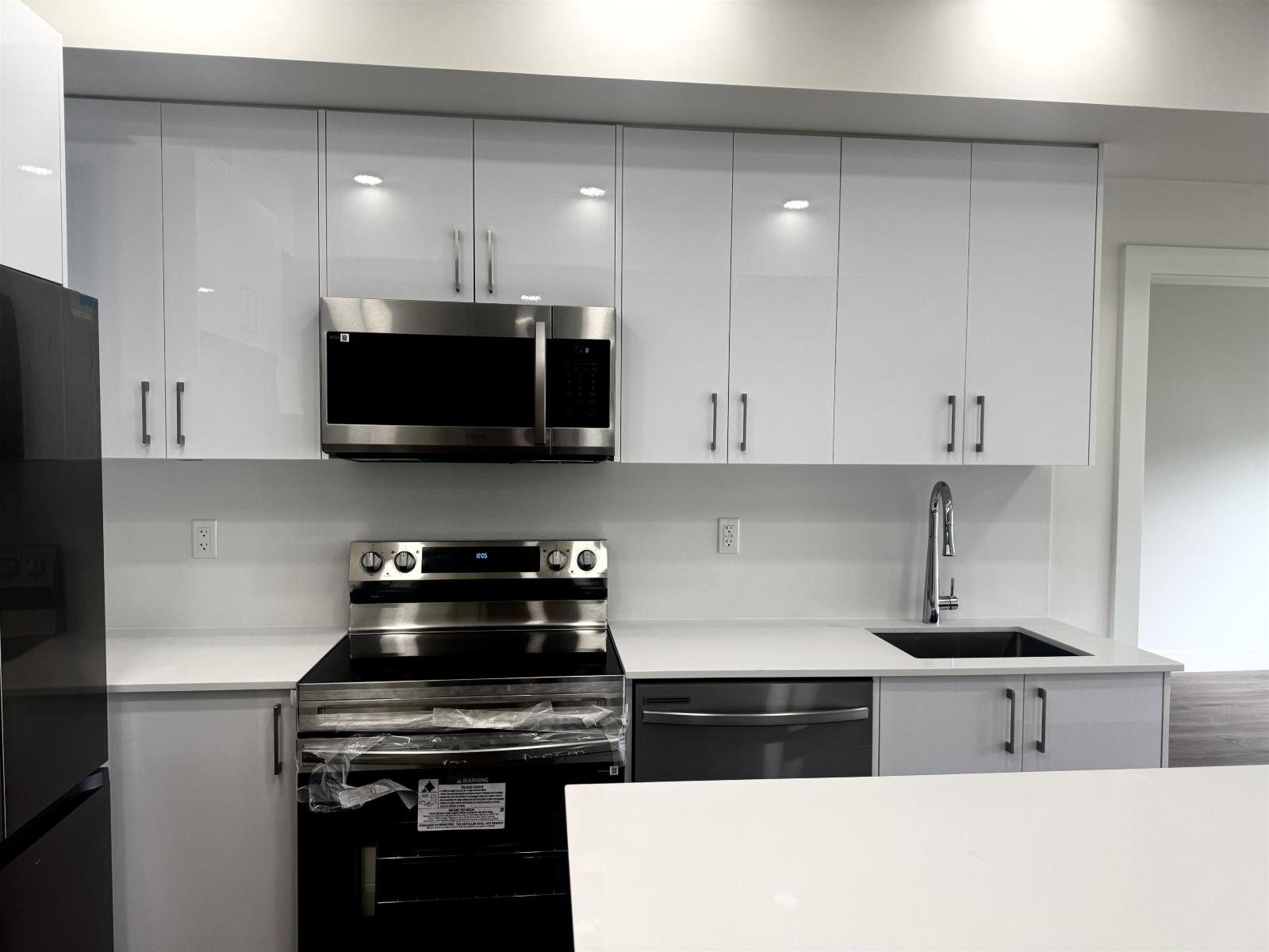 303 15739 Fraser Highway, Surrey, British Columbia  V4N 6Y4 - Photo 6 - R3110527