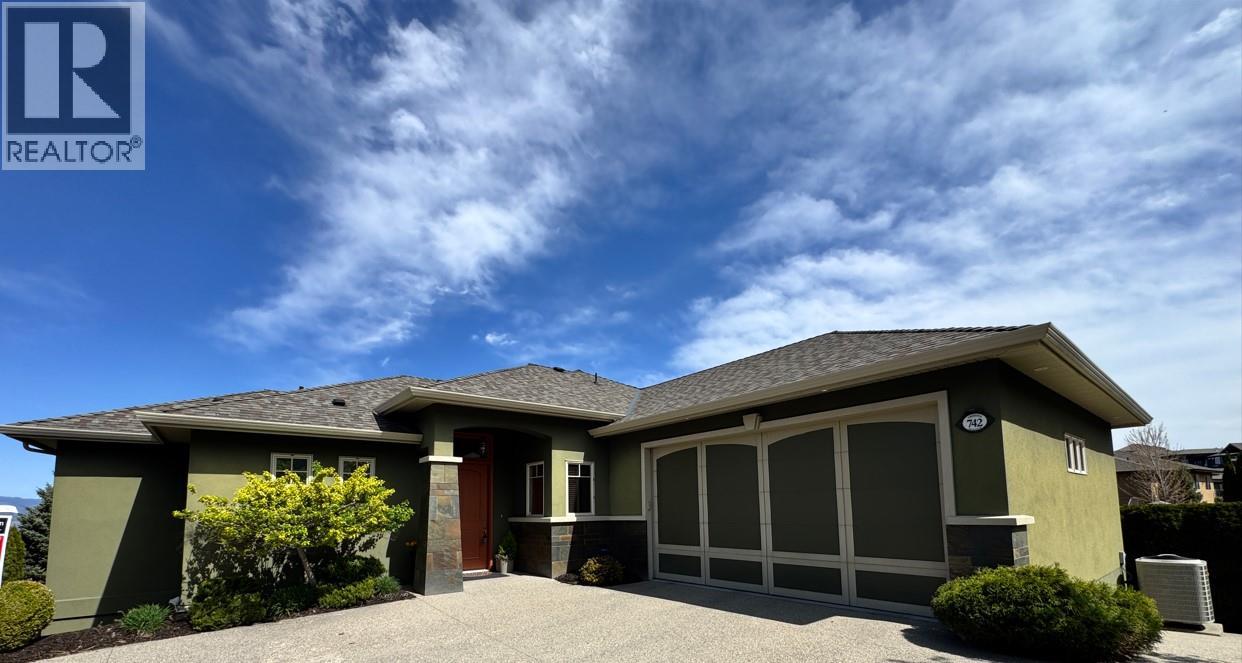 742 Crozier Avenue, Kelowna, British Columbia  V1W 5H4 - Photo 2 - 10378785