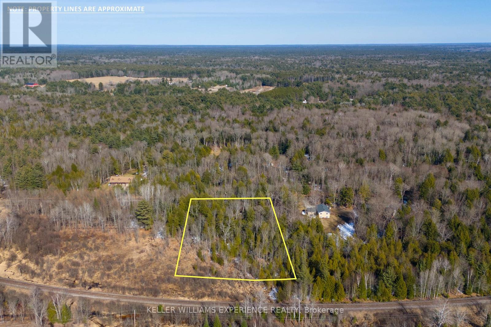 1042 Art Crisp Road, Gravenhurst, Ontario  P0E 1N0 - Photo 3 - X13037778