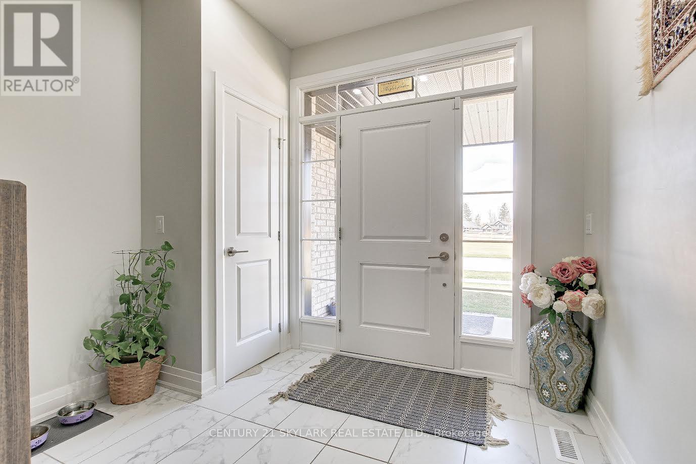 2033 Lockwood Crescent, Strathroy-Caradoc, Ontario  N0L 1W0 - Photo 3 - X13037780