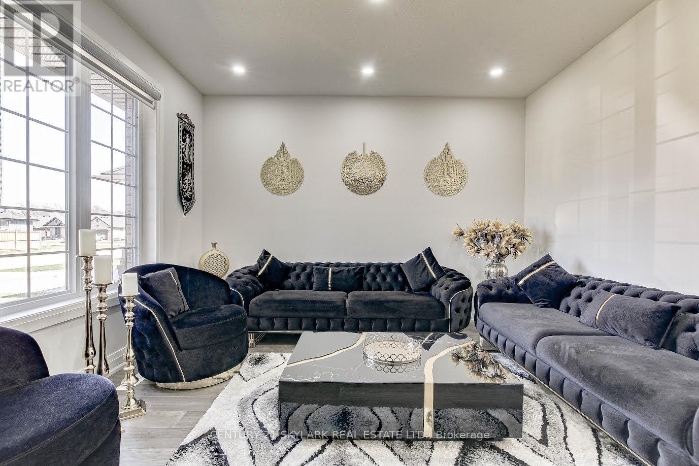 2033 Lockwood Crescent, Strathroy-Caradoc, Ontario  N0L 1W0 - Photo 4 - X13037780