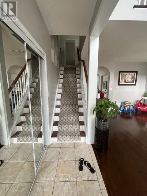 5 Leagrove Street, Brampton, Ontario  L7A 1P2 - Photo 7 - W12783696