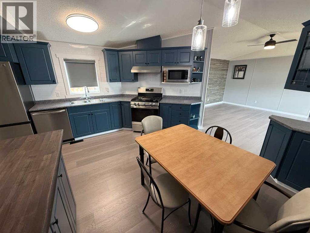 113 Litke Cove, Hinton, Alberta  T7V 1A7 - Photo 5 - A2303635