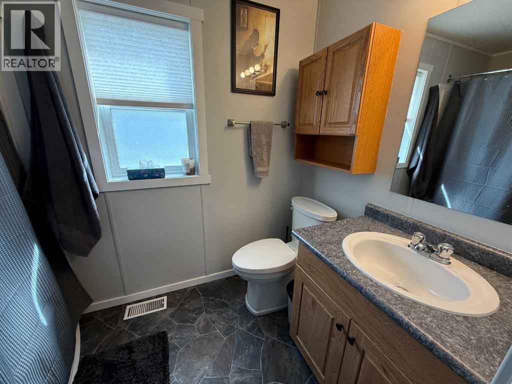 113 Litke Cove, Hinton, Alberta  T7V 1A7 - Photo 9 - A2303635