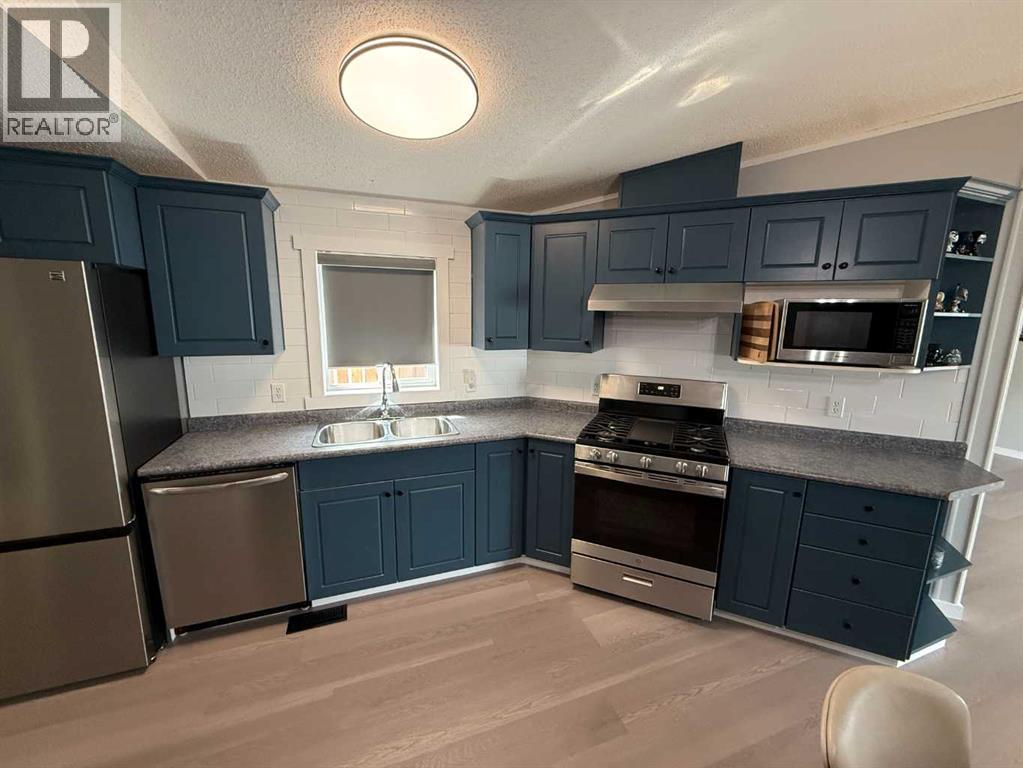 113 Litke Cove, Hinton, Alberta  T7V 1A7 - Photo 6 - A2303635