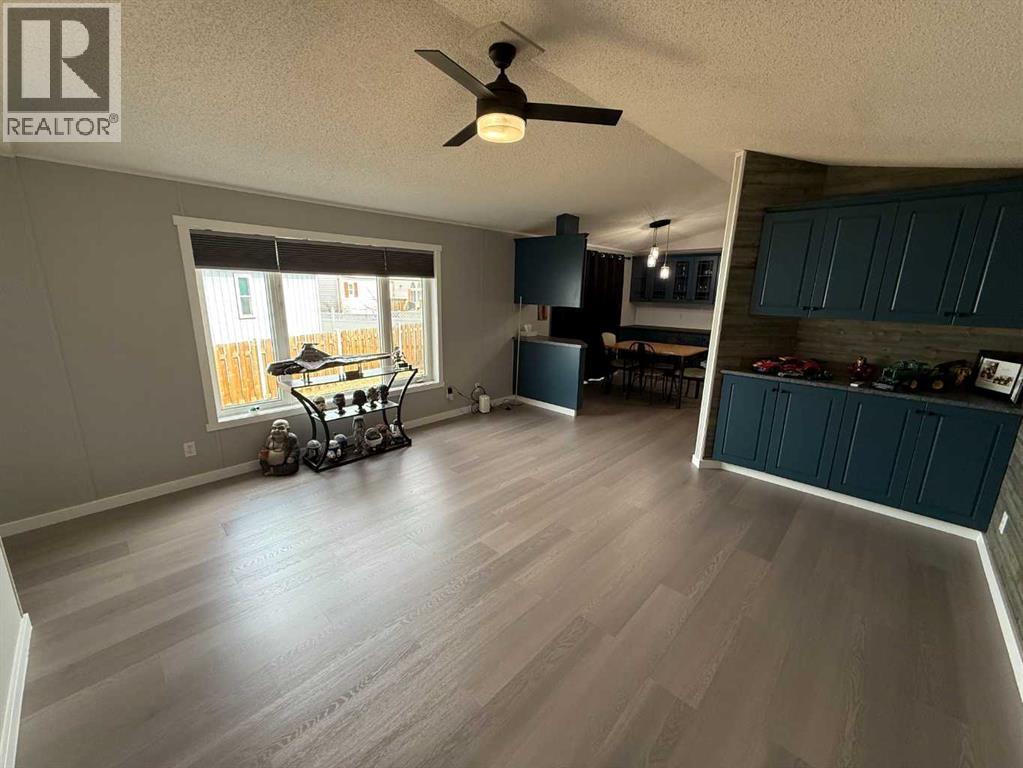 113 Litke Cove, Hinton, Alberta  T7V 1A7 - Photo 3 - A2303635