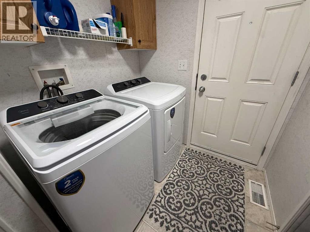 113 Litke Cove, Hinton, Alberta  T7V 1A7 - Photo 13 - A2303635