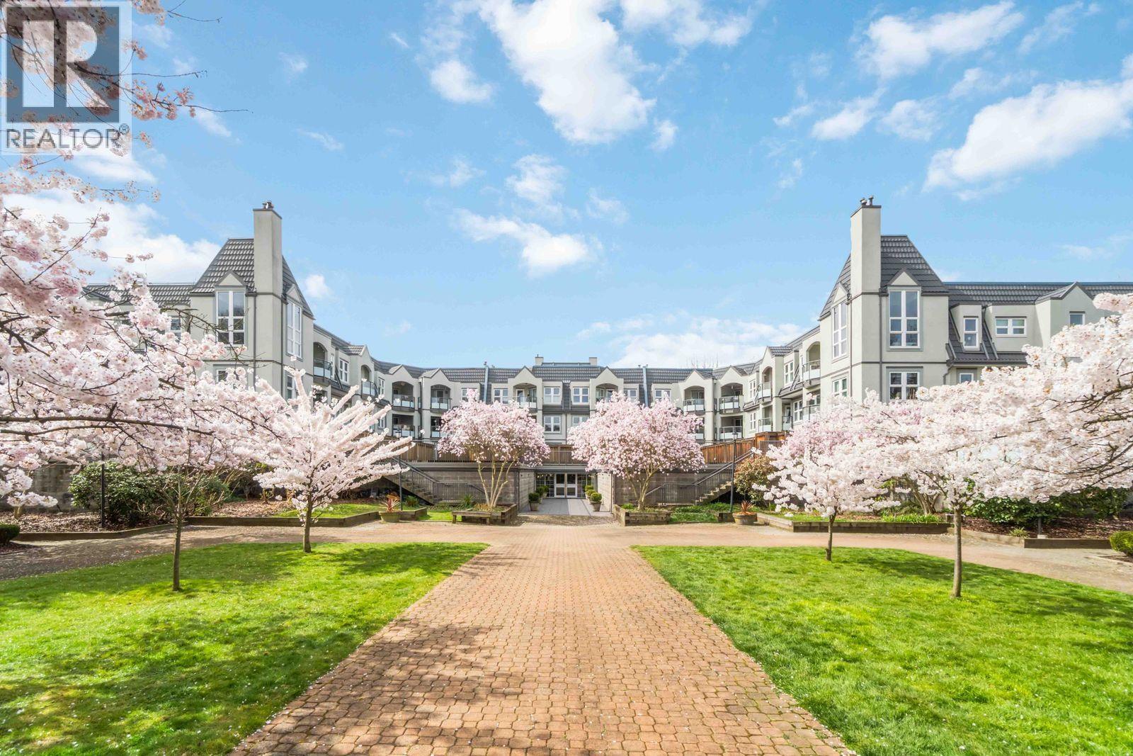 301 99 BEGIN STREET, Coquitlam, British Columbia