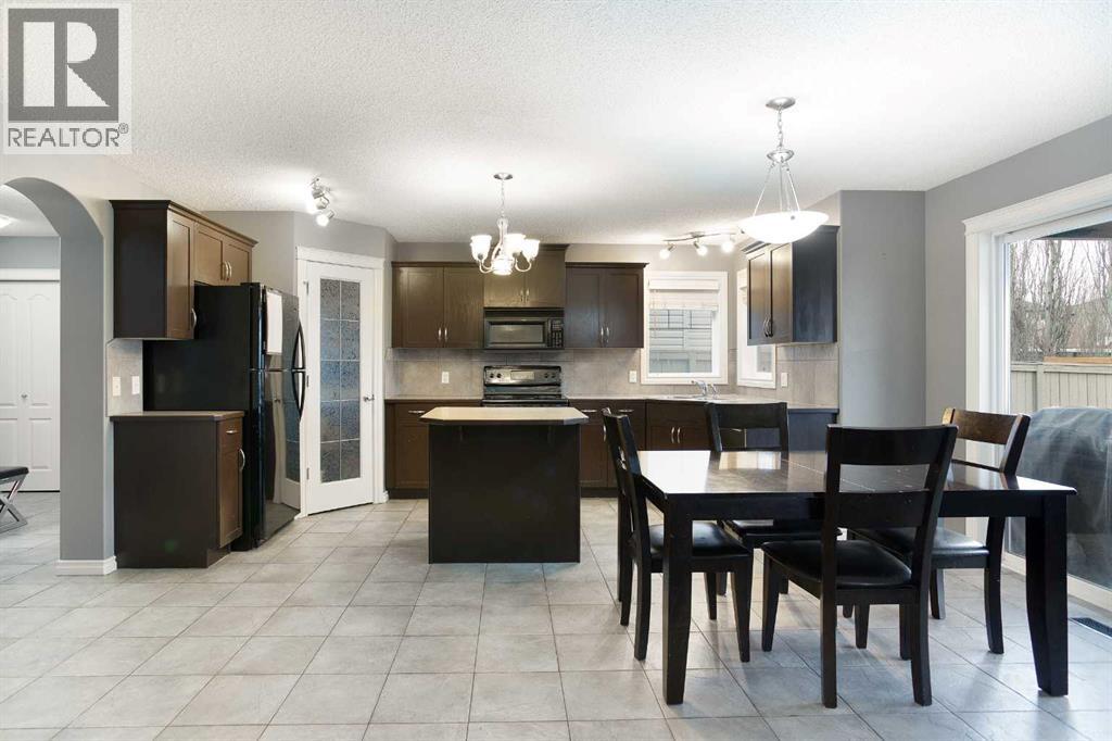2832 Coopers Manor SW, Airdrie, Alberta  T4B 3J7 - Photo 9 - A2291220