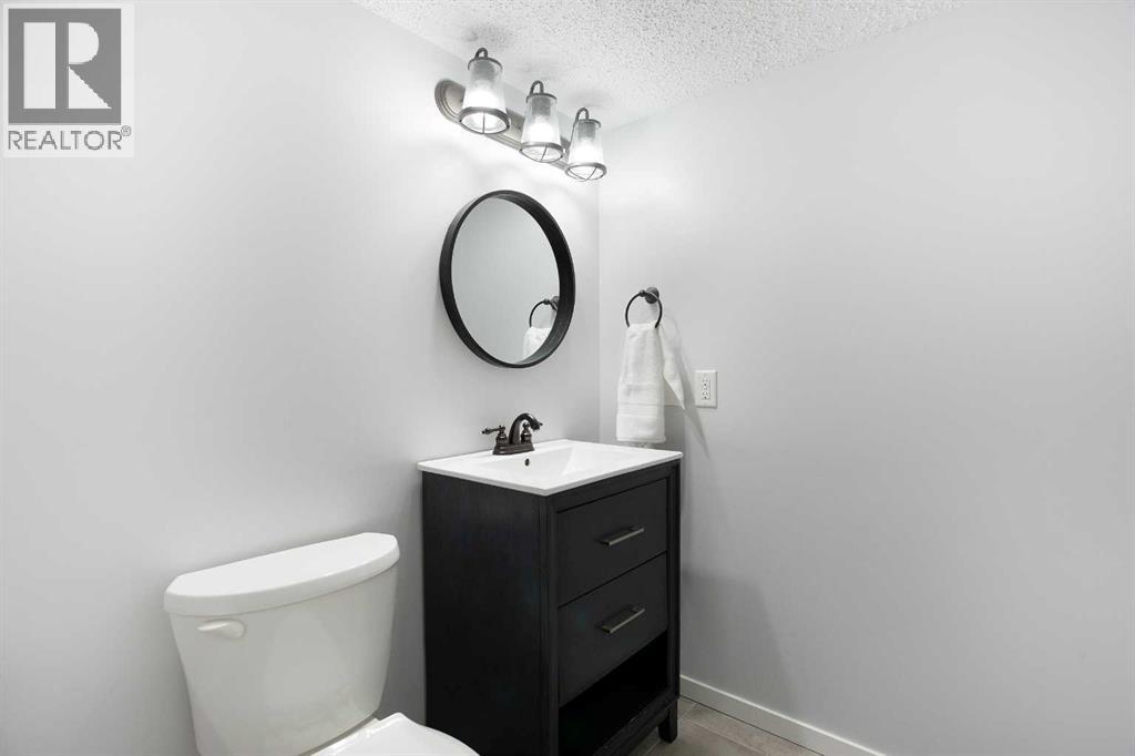 2832 Coopers Manor SW, Airdrie, Alberta  T4B 3J7 - Photo 35 - A2291220