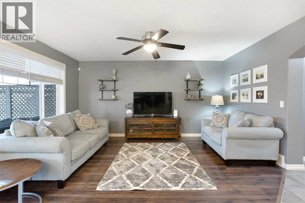 2832 Coopers Manor SW, Airdrie, Alberta  T4B 3J7 - Photo 5 - A2291220