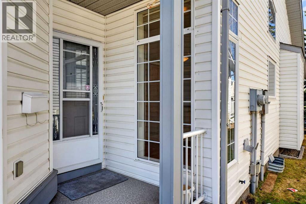 35 Douglasview Park Se, Calgary, Alberta  T2Z 2R9 - Photo 5 - A2304544