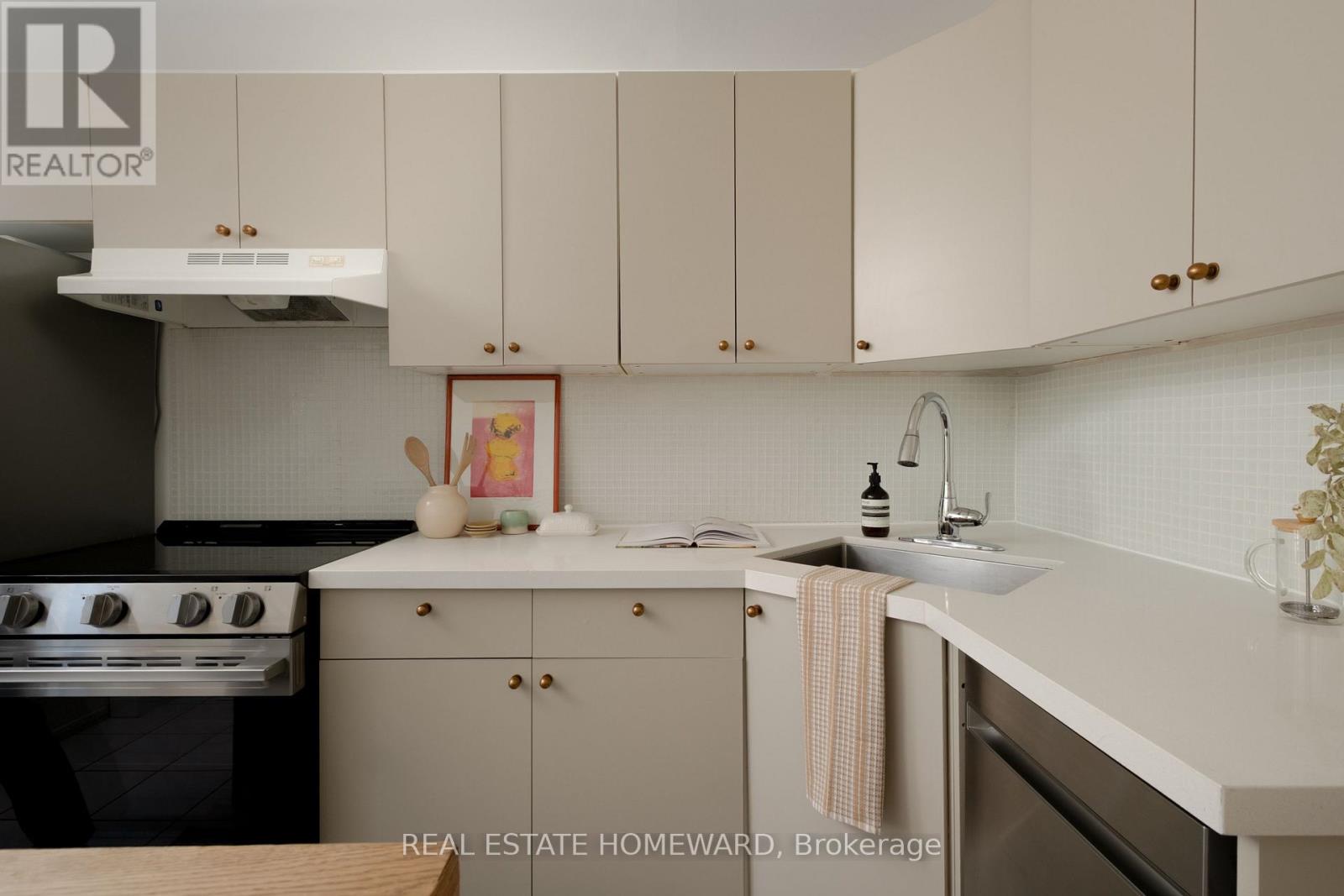 52 Balfour Avenue, Toronto, Ontario  M4C 1T6 - Photo 15 - E13037952