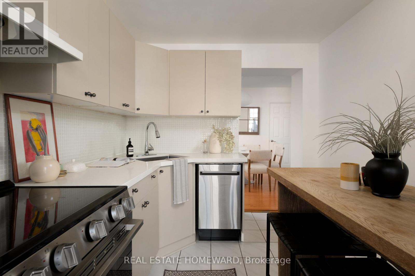 52 Balfour Avenue, Toronto, Ontario  M4C 1T6 - Photo 16 - E13037952