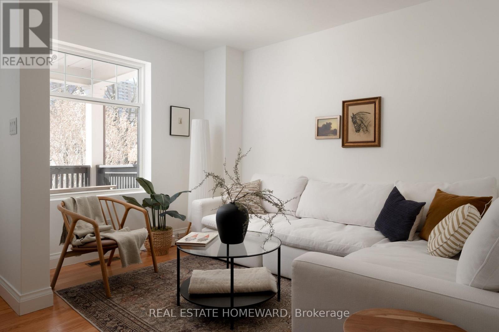 52 Balfour Avenue, Toronto, Ontario  M4C 1T6 - Photo 4 - E13037952