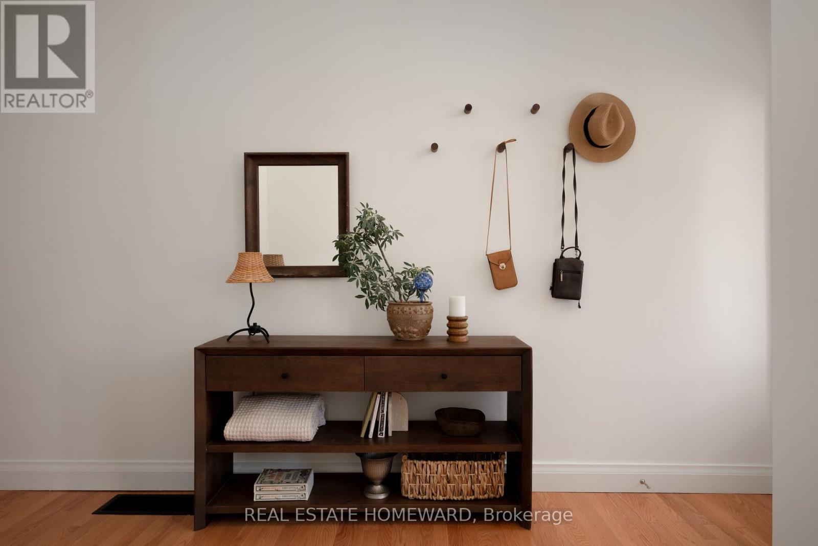 52 Balfour Avenue, Toronto, Ontario  M4C 1T6 - Photo 7 - E13037952