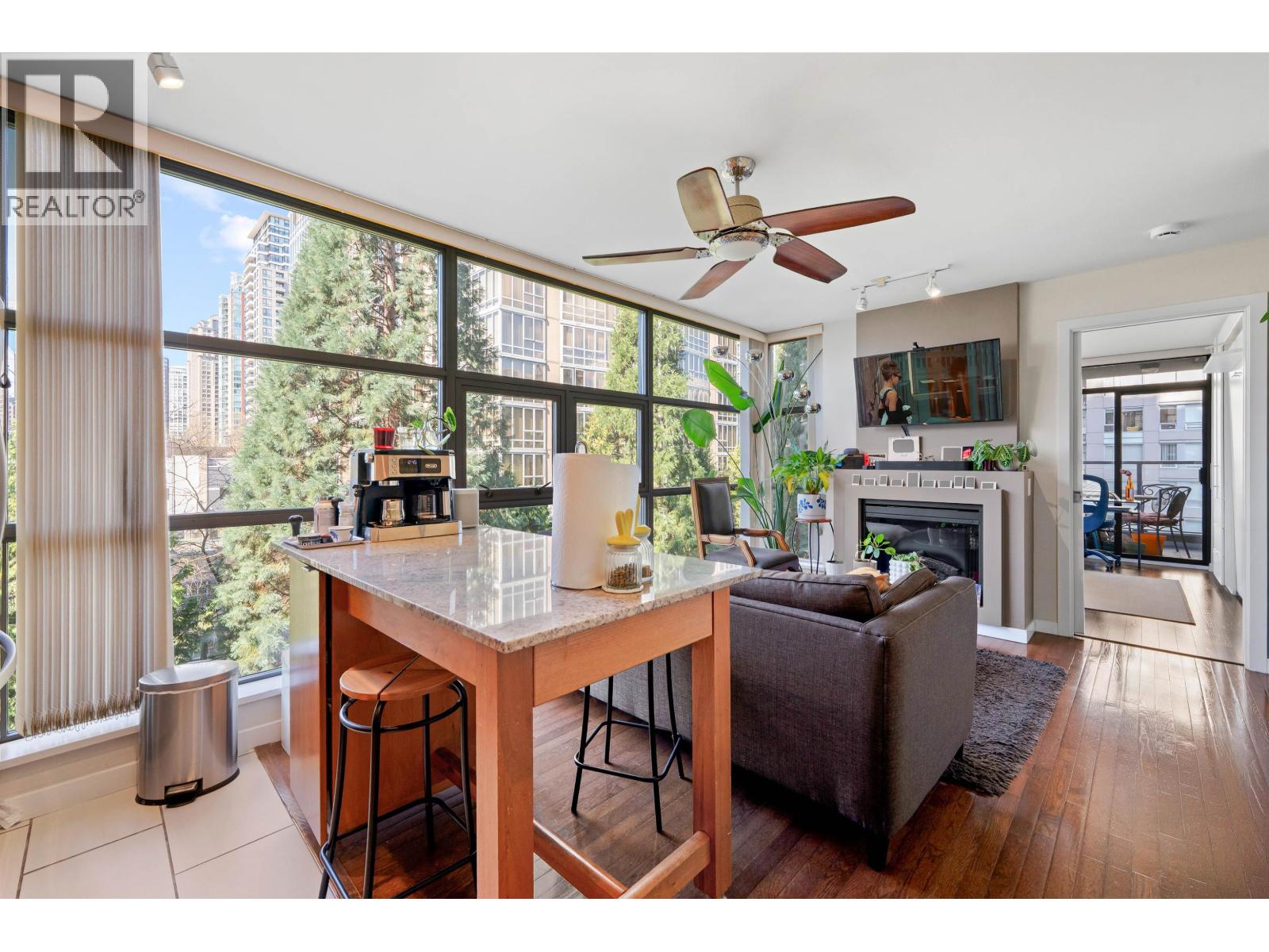 601 989 Beatty Street, Vancouver, British Columbia  V6Z 3C2 - Photo 2 - R3107385