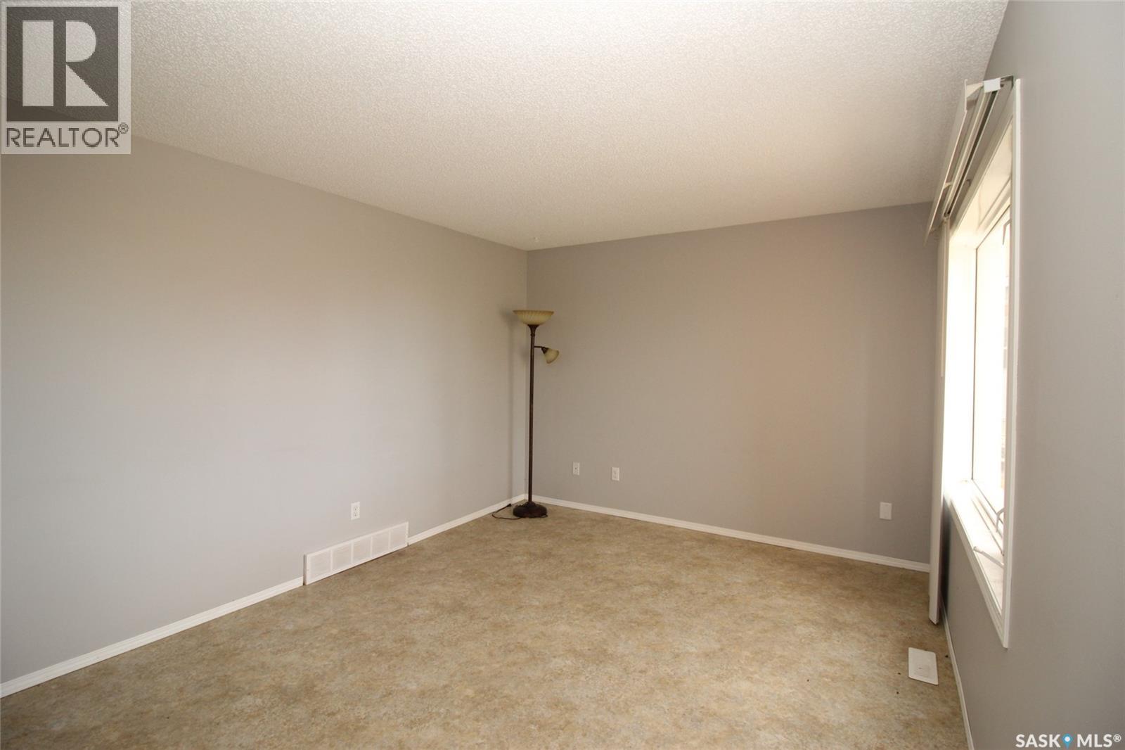 310-320 Railway Avenue W, Val Marie, Saskatchewan  S0N 2T0 - Photo 2 - SK033796