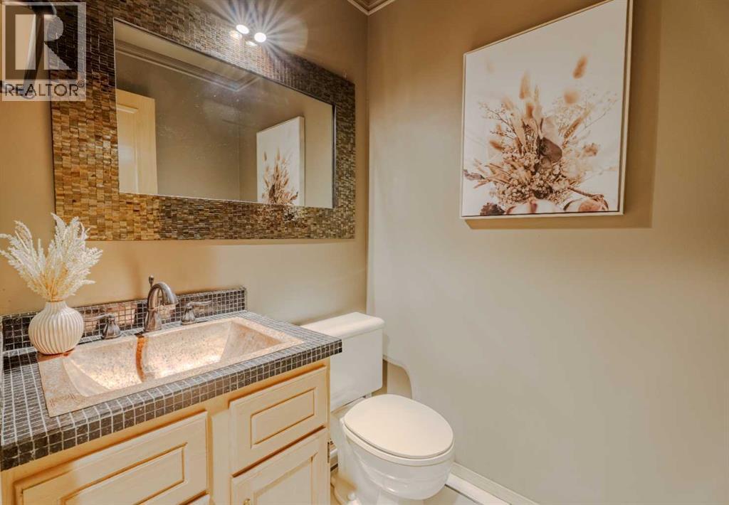 135 Canterbury Court Sw, Calgary, Alberta  T2W 6C1 - Photo 18 - A2293644