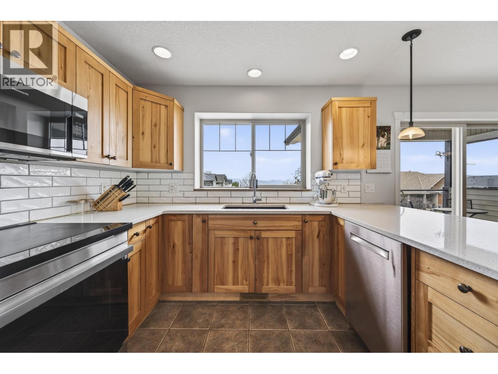 2592 Willowbrae Drive, Kamloops, British Columbia  V1S 2B2 - Photo 3 - 10384594