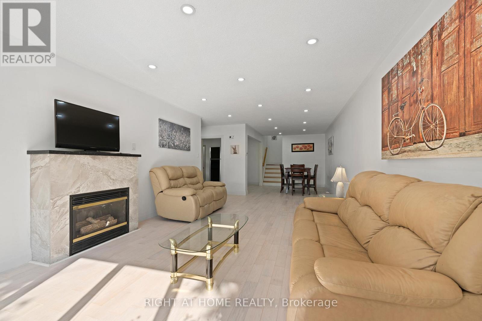 1147 Saturnia Crescent, Mississauga, Ontario  L4Y 2M2 - Photo 9 - W13027724