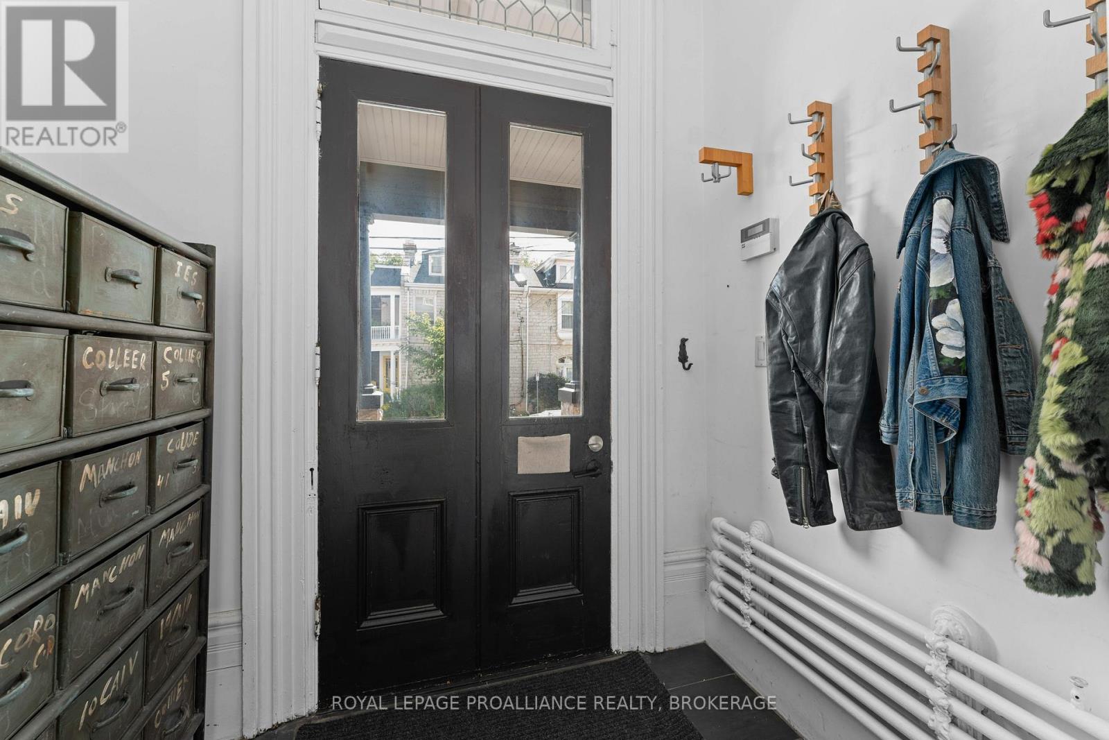 28 Wellington Street, Kingston, Ontario  K7L 3C1 - Photo 4 - X12838144