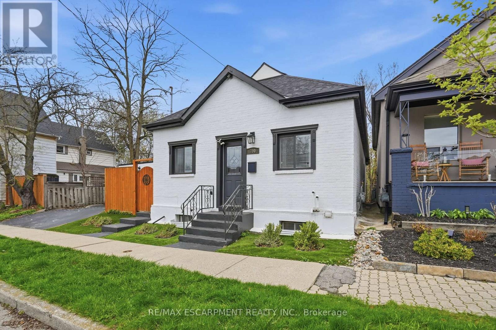 390 HUNTER STREET W, Hamilton, Ontario