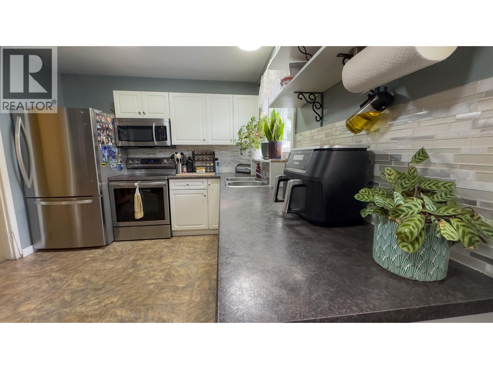 265 W 4th Street, Vanderhoof, British Columbia  V0J 3A0 - Photo 16 - R3097055