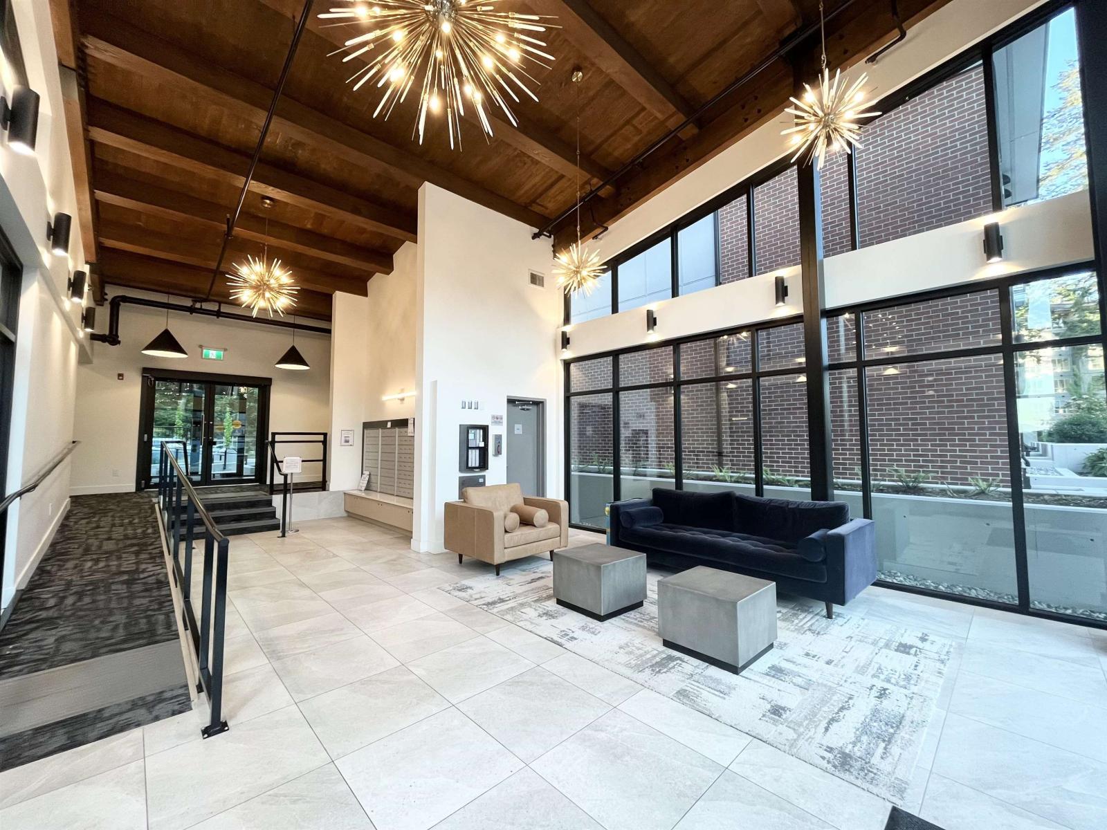 416 3528 146a Street, Surrey, British Columbia  V4P 0H4 - Photo 1 - R3115216