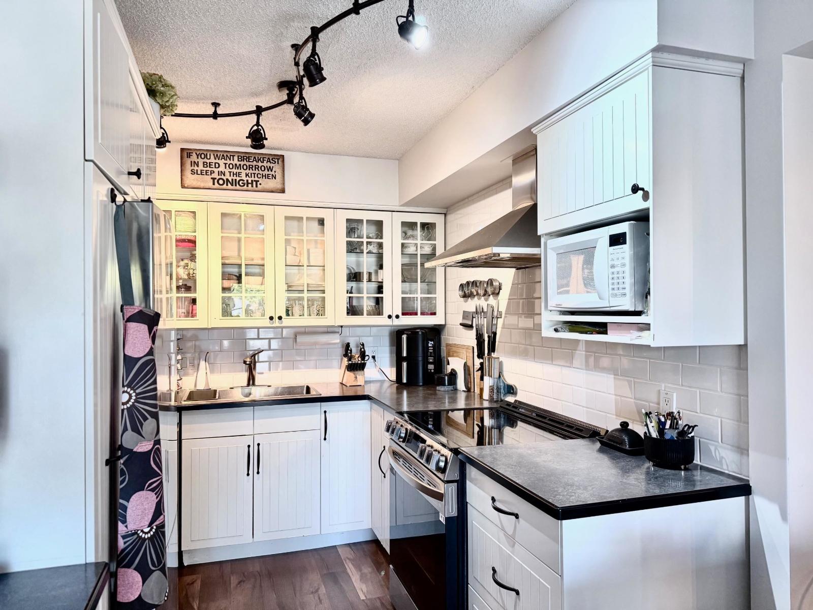 301 1389 Winter Street, Surrey, British Columbia  V4B 3Y2 - Photo 2 - R3110340