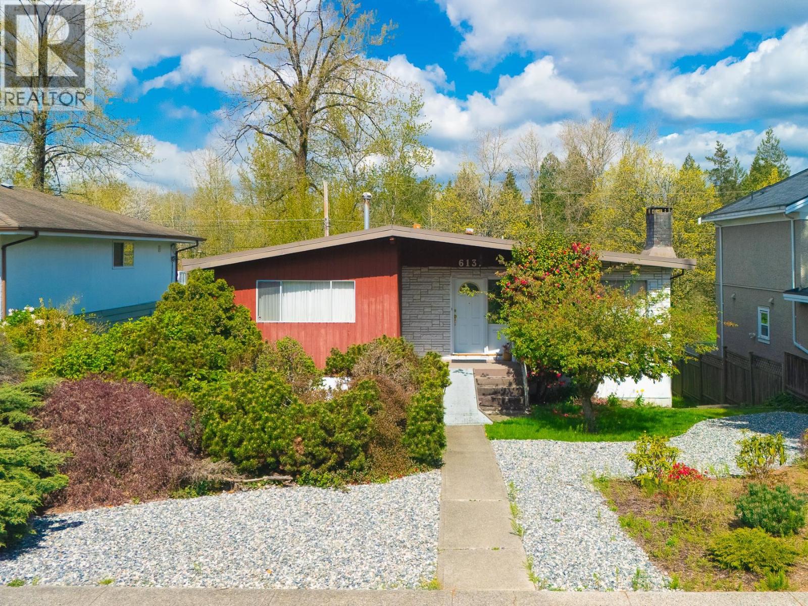 6137 Service Street, Burnaby, British Columbia  V5H 1V7 - Photo 3 - R3115204