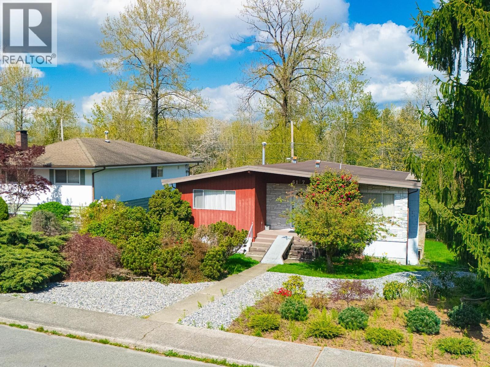 6137 Service Street, Burnaby, British Columbia  V5H 1V7 - Photo 4 - R3115204