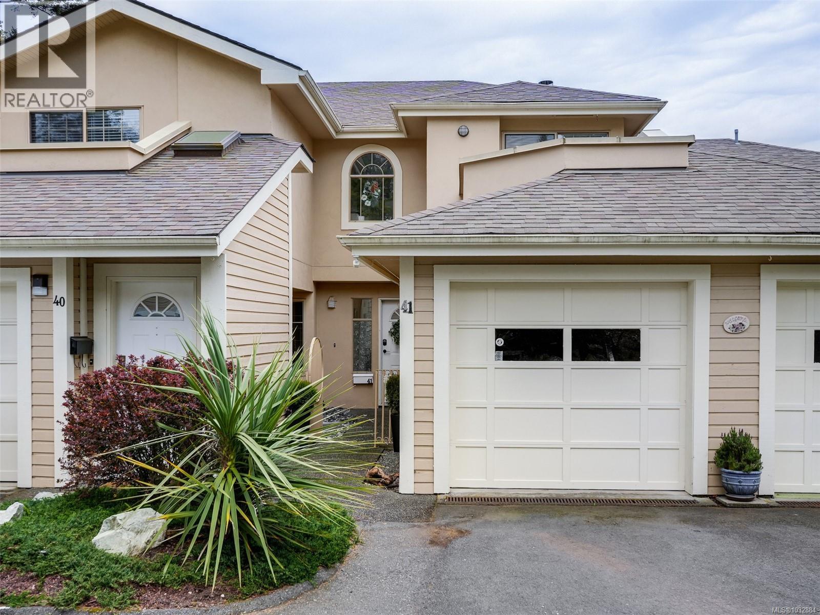41 909 Admirals Rd, Esquimalt, British Columbia