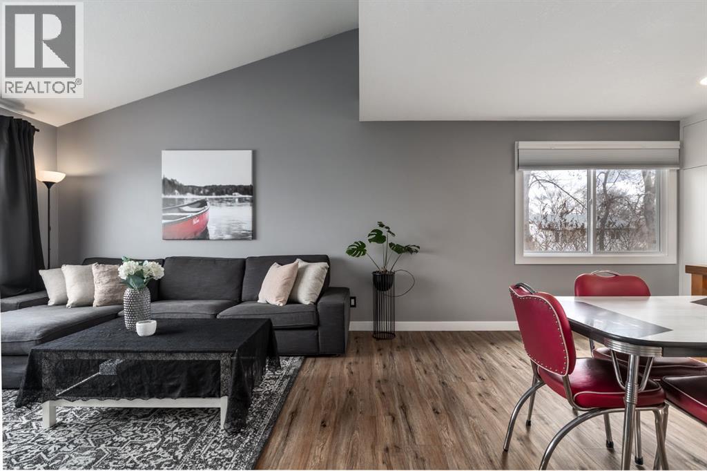 3459 30a Avenue SE, Calgary, Alberta  T2B 0H7 - Photo 3 - A2301752