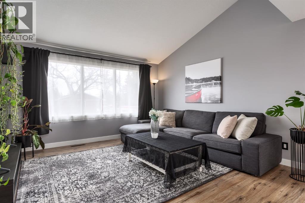 3459 30a Avenue SE, Calgary, Alberta  T2B 0H7 - Photo 4 - A2301752