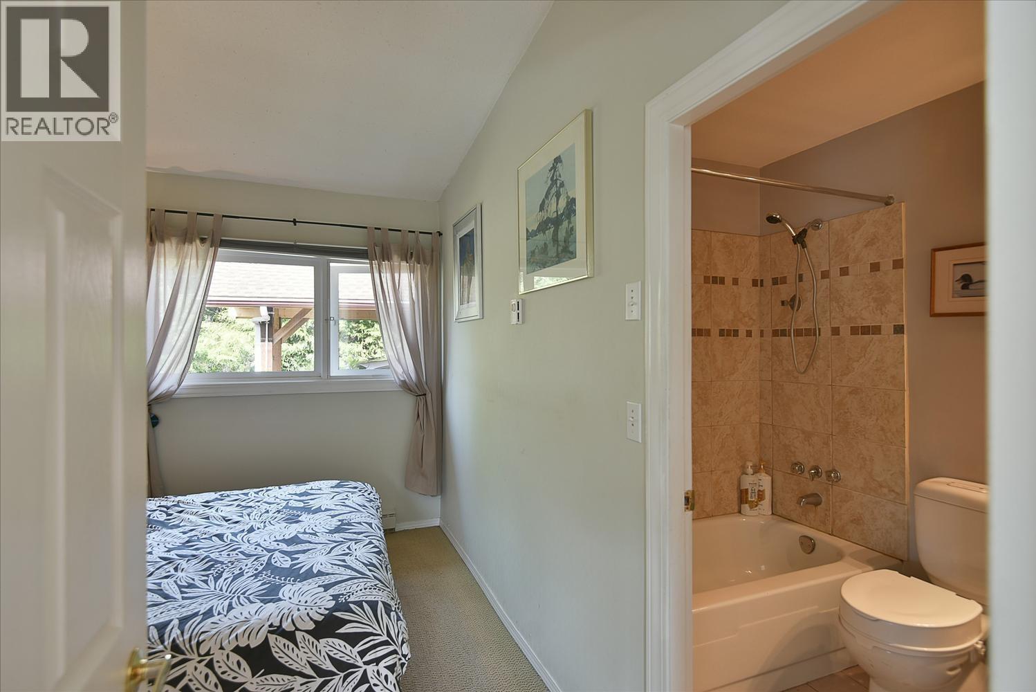 4906 Sinclair Bay Road, Garden Bay, British Columbia  V0N 1S1 - Photo 19 - R3115244