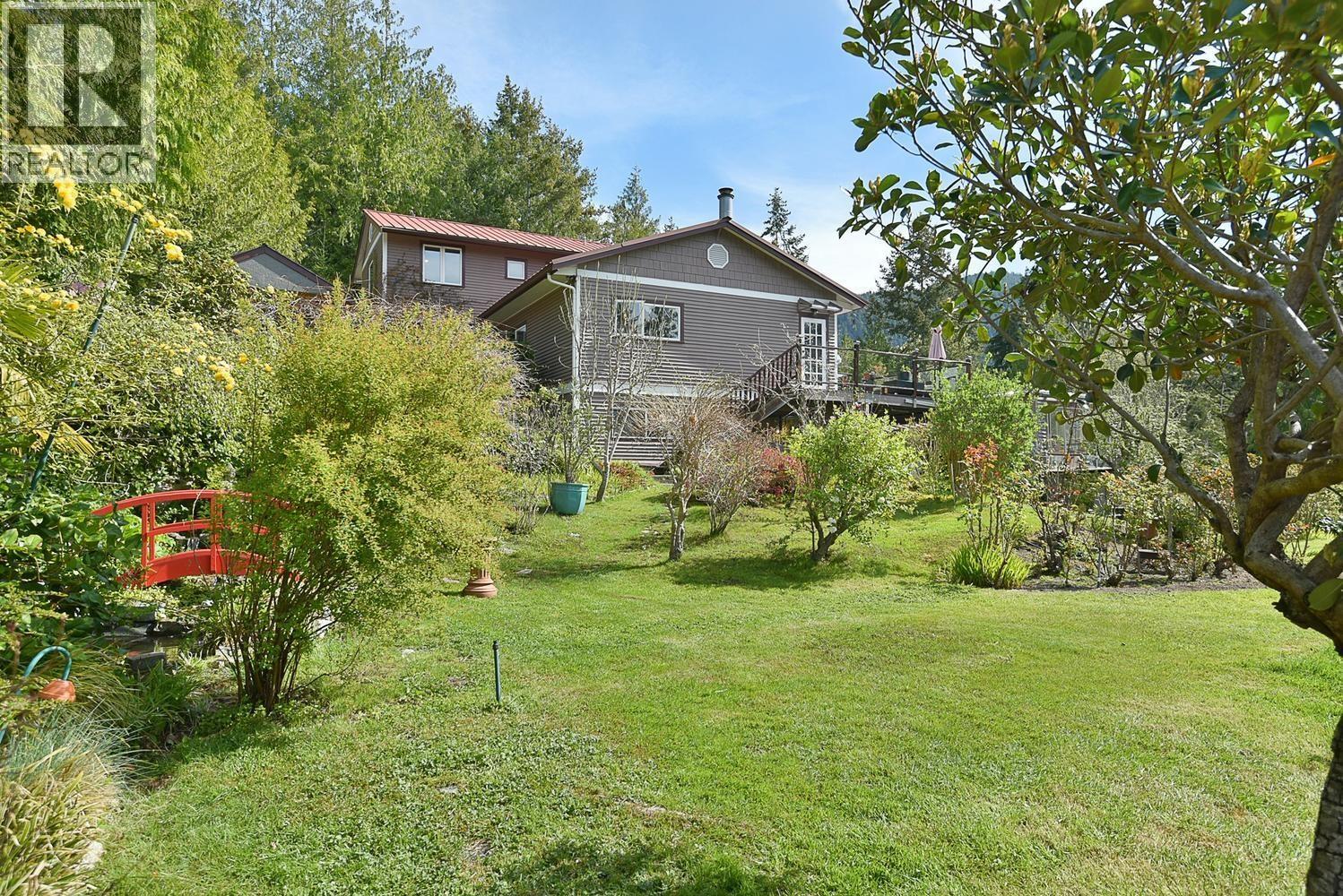 4906 Sinclair Bay Road, Garden Bay, British Columbia  V0N 1S1 - Photo 2 - R3115244