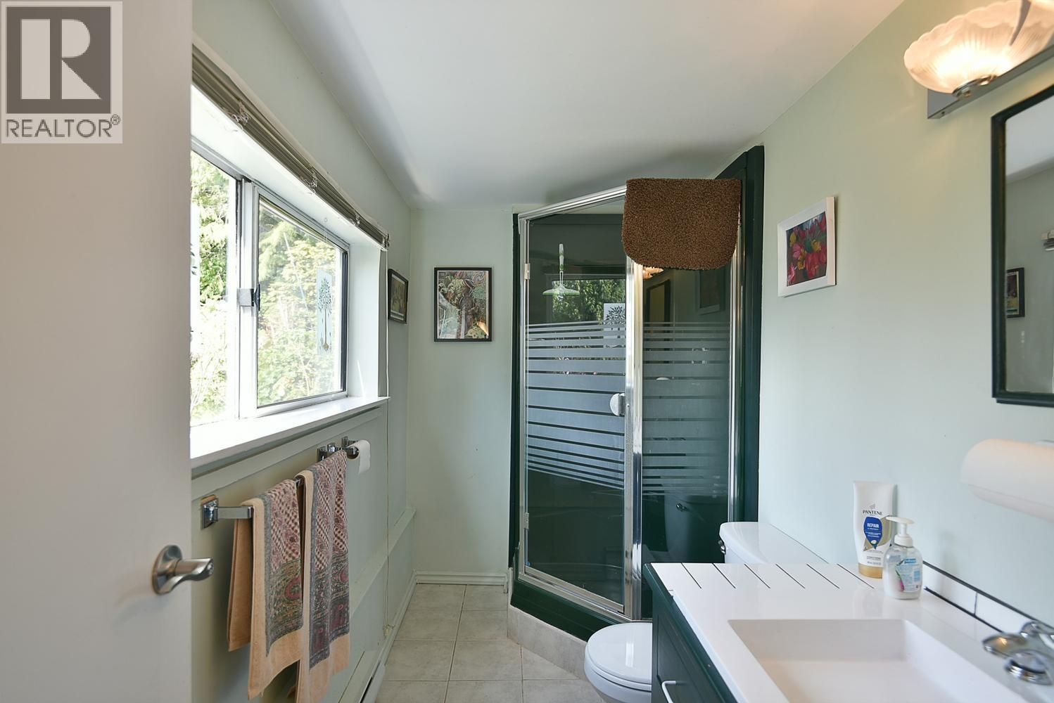 4906 Sinclair Bay Road, Garden Bay, British Columbia  V0N 1S1 - Photo 34 - R3115244