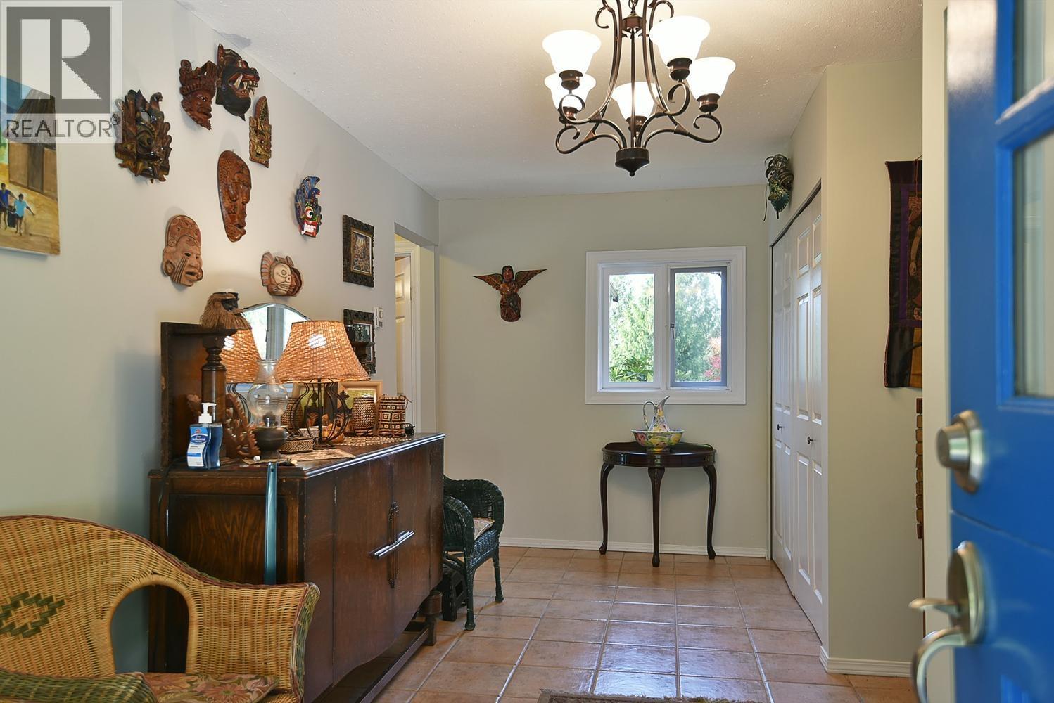 4906 Sinclair Bay Road, Garden Bay, British Columbia  V0N 1S1 - Photo 5 - R3115244